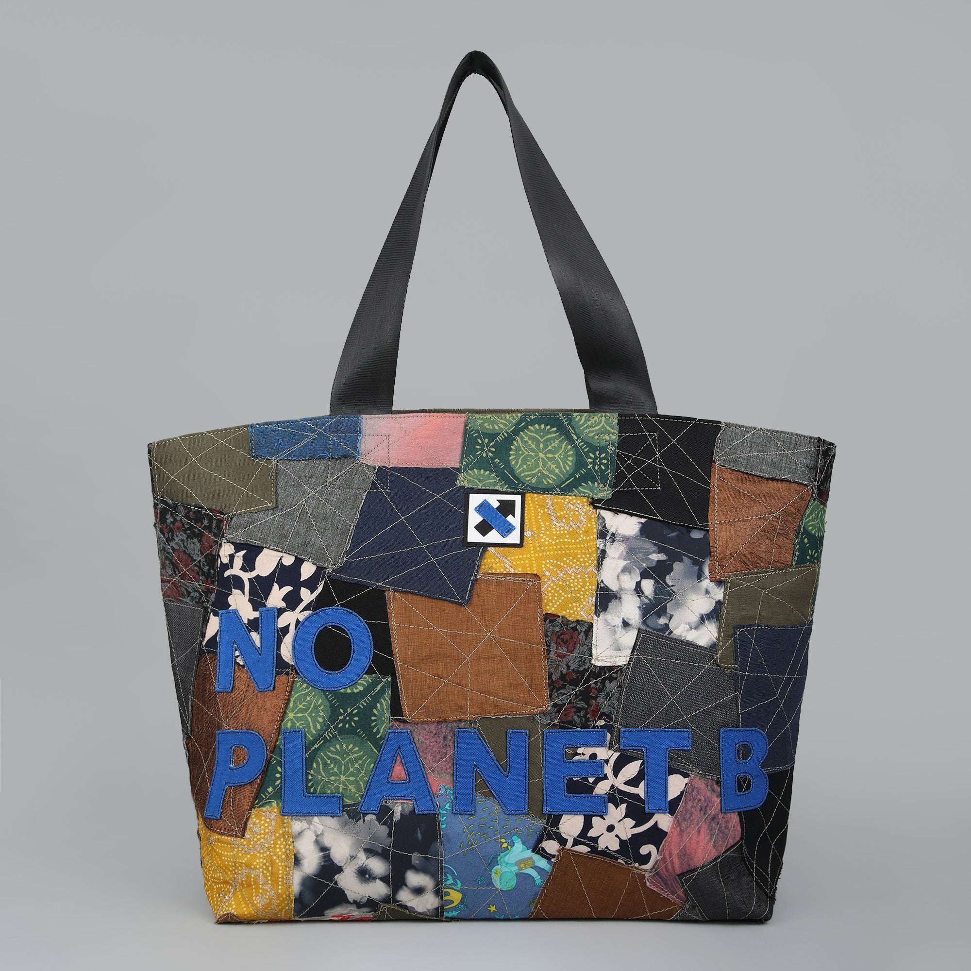 NO PLANET B 308.9 TRAVEL TOTE