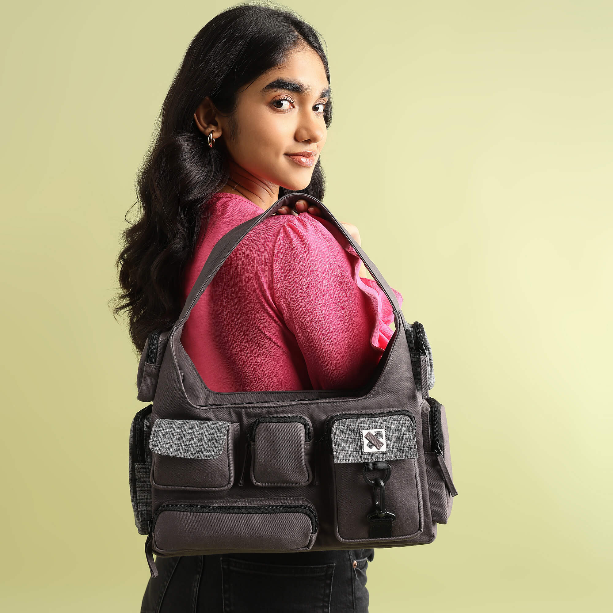 POCKET CLUSTER 243.133 SHOULDER BAG