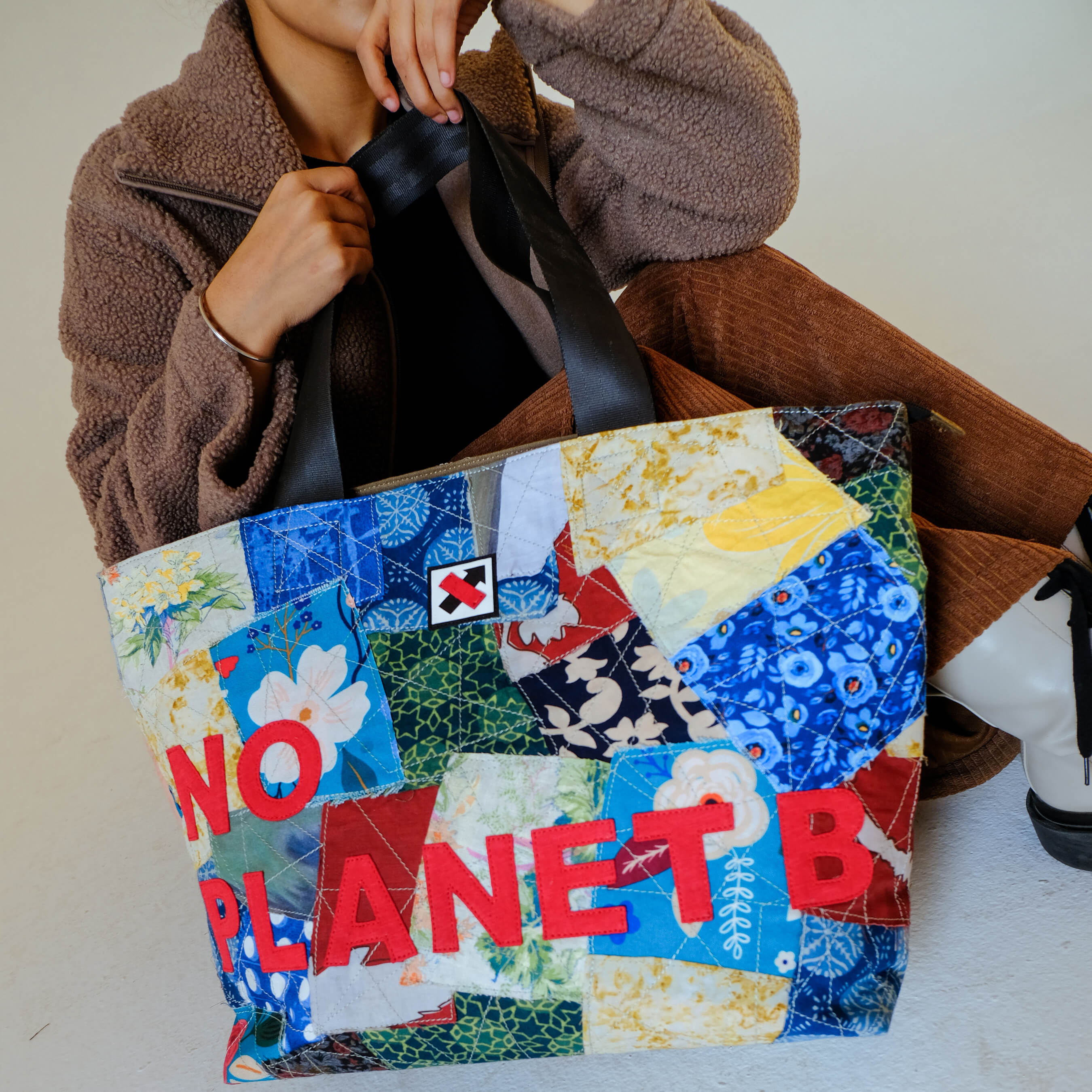 NO PLANET B 308.10 TRAVEL TOTE