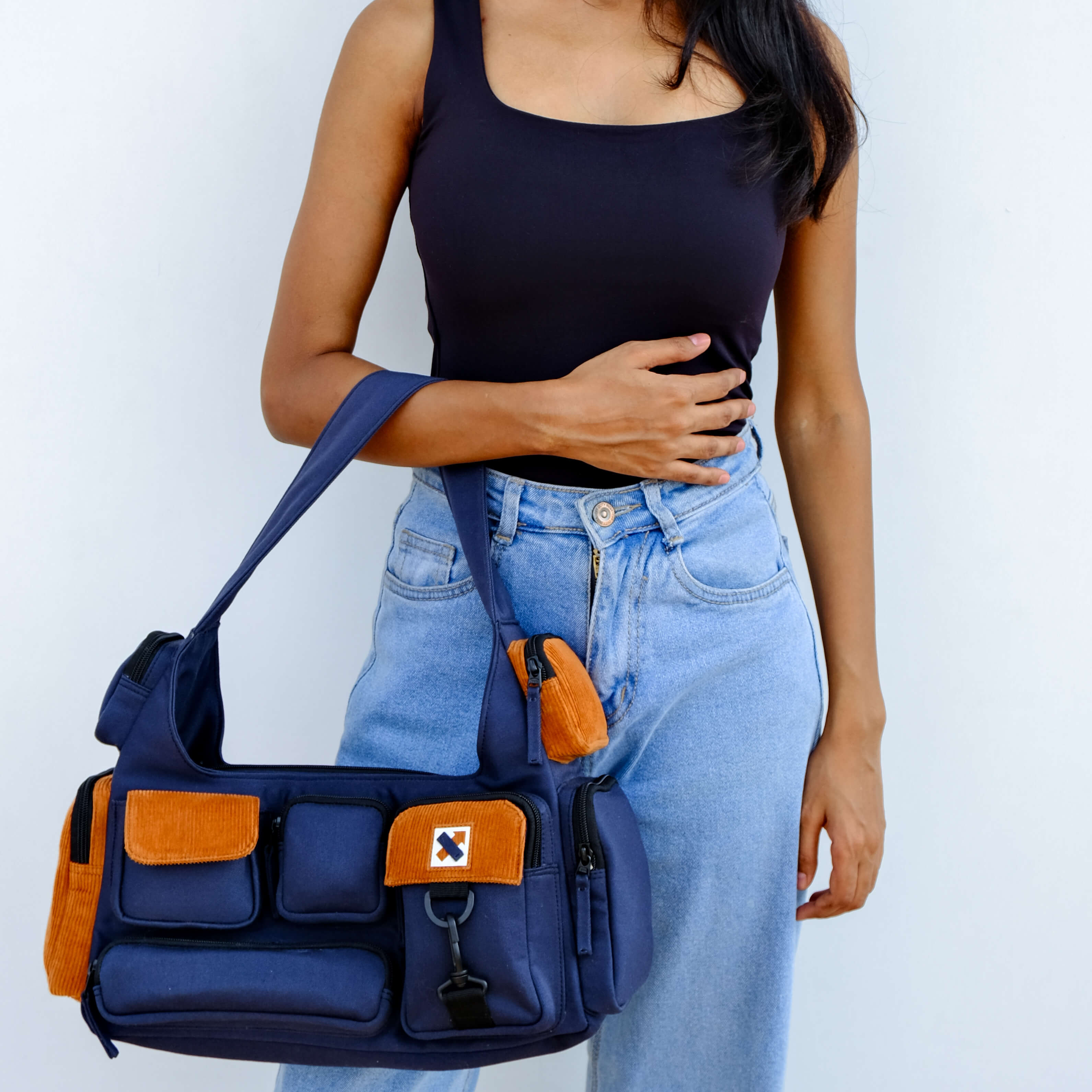 POCKET CLUSTER 243.33 SHOULDER BAG