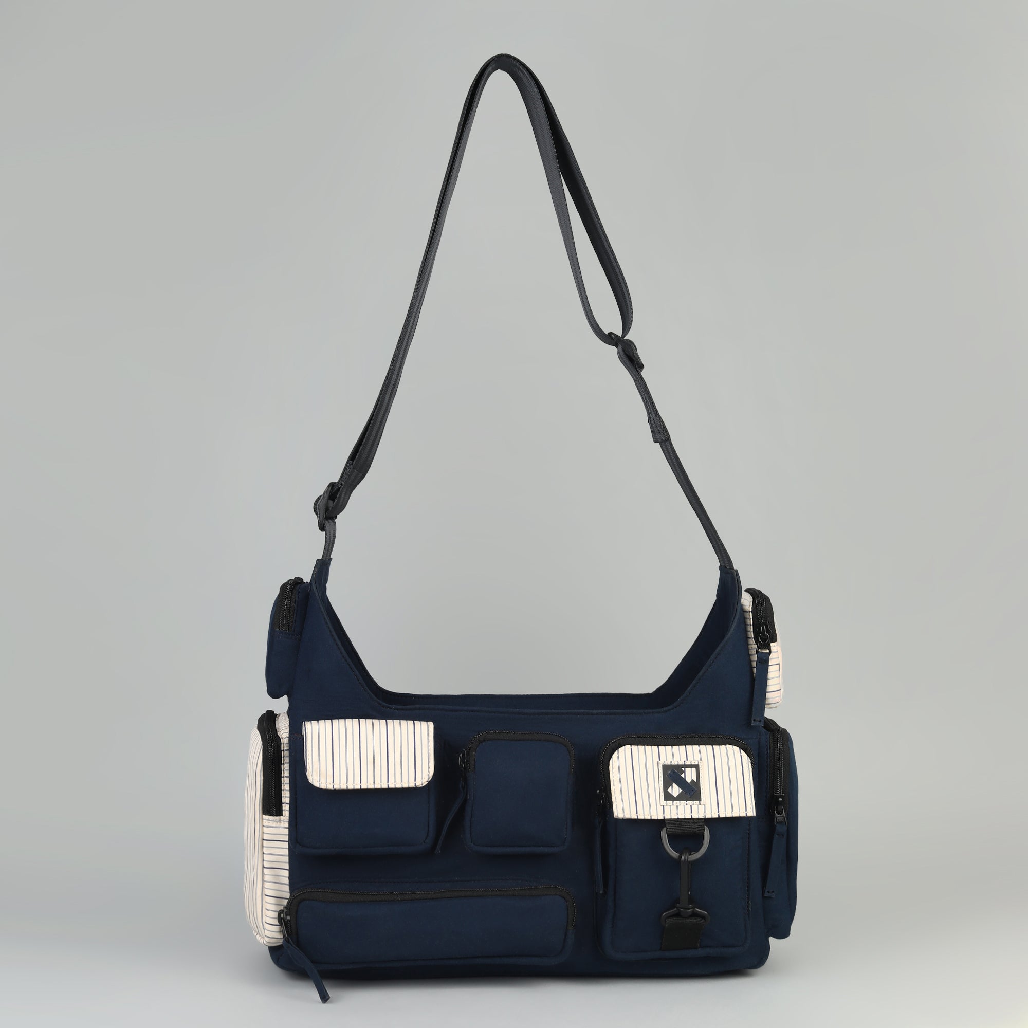 POCKET CLUSTER 306.21 MESSENGER BAG