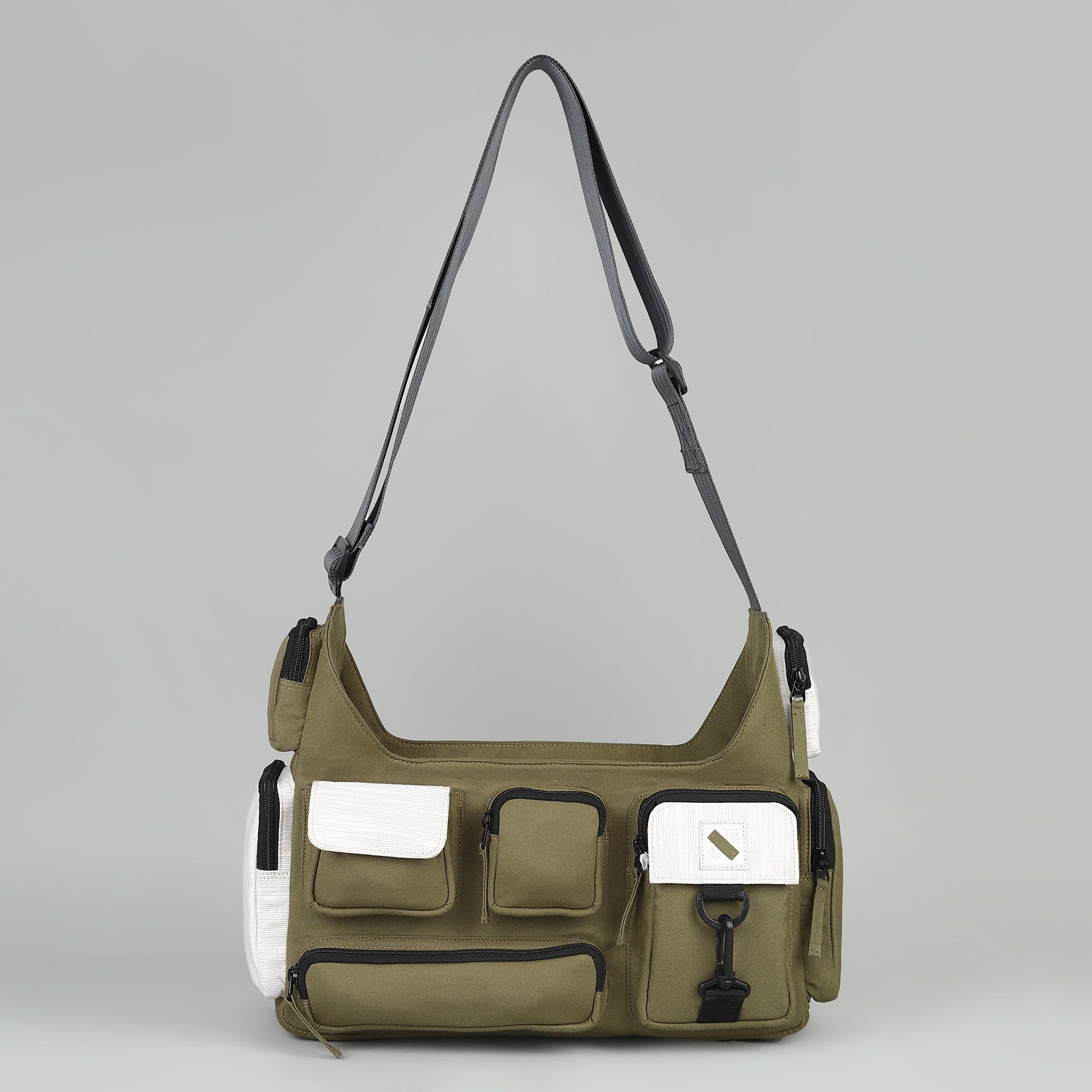 POCKET CLUSTER 306.23 MESSENGER BAG