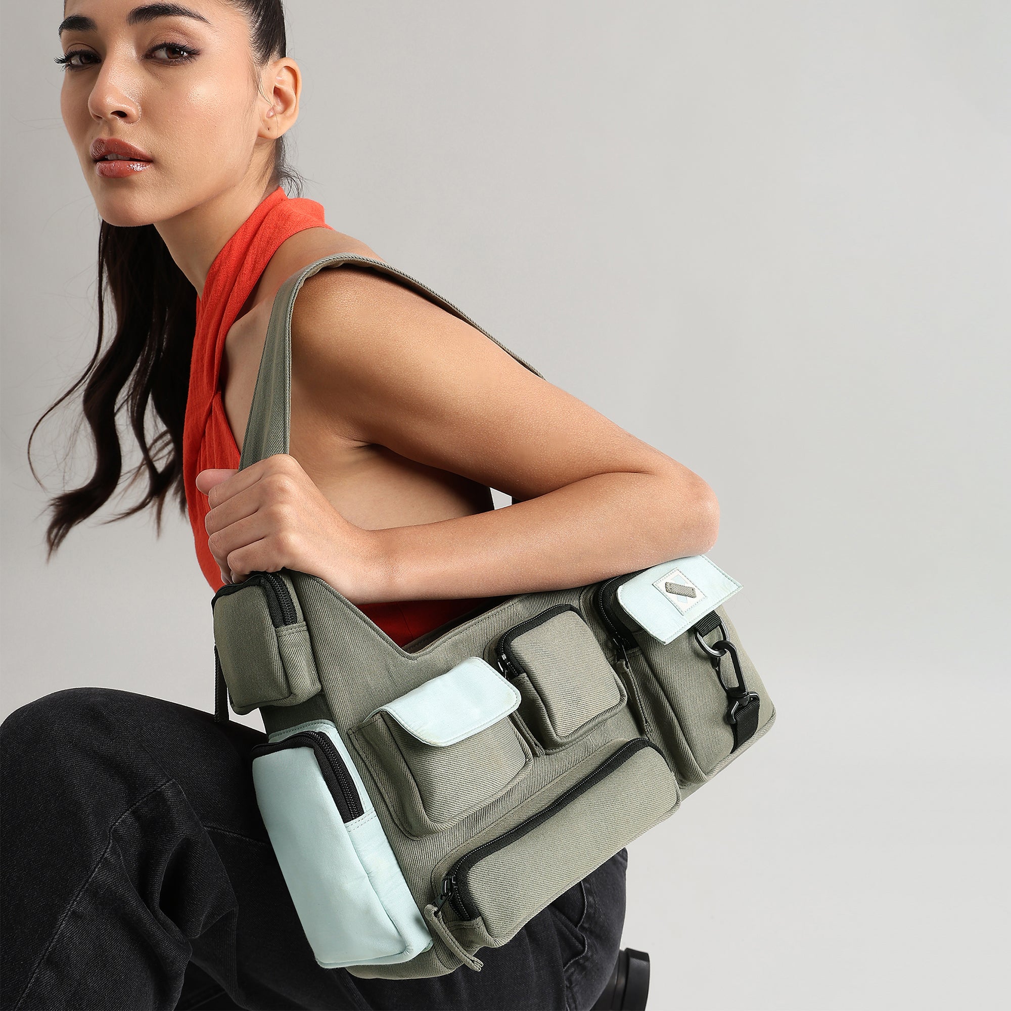 POCKET CLUSTER 243.88 SHOULDER BAG