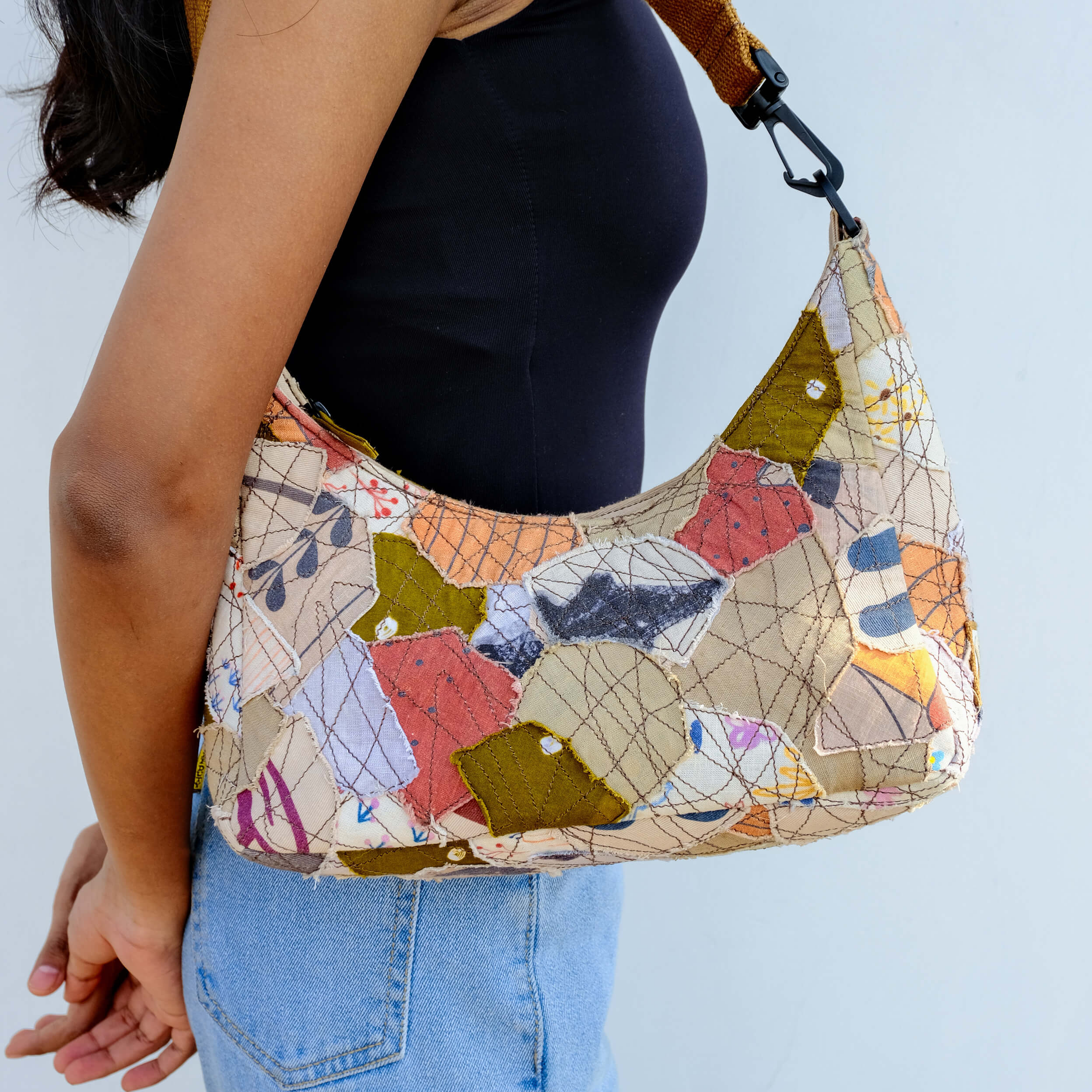 FABRIC SHREDS 264.2 SHOULDER BAG